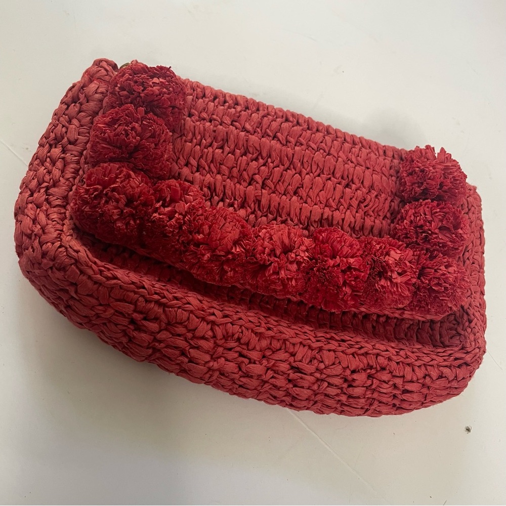 Red woven straw bag with pom pom details crossbody - Picture 4 of 7